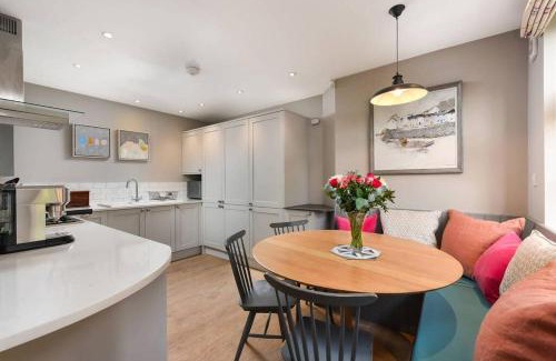 St. Andrews House | Top-Rated Steprock Cottage: Ideal for Families & Retreats