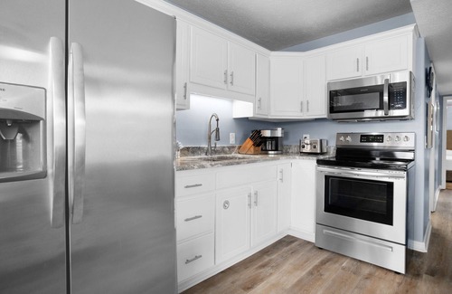 Bahama Beach Condo | Steps to Beach: Family-Friendly Stay with Kitchen Access