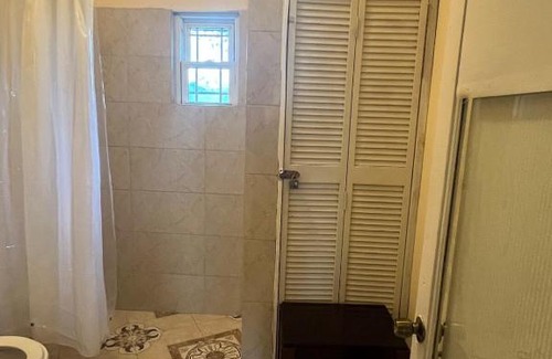 Venetian Road Settlement Apartment | Steps Away from Adventure -2bedroom & 1 Bath