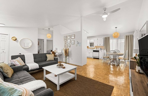 Pointe-du-Chene House | Ideal Family Getaway Steps from Parlee Beach - Pet Friendly