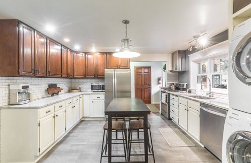 Ouray Condo | Experience Historic Main Street with Gorgeous Views