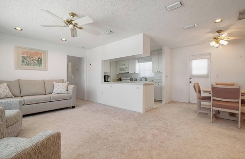 Nokomis Condo | Steps from Exquisite Nokomis Beach with Family-Friendly Perks
