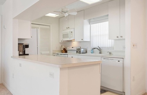 Nokomis Condo | Steps from Exquisite Nokomis Beach with Family-Friendly Perks