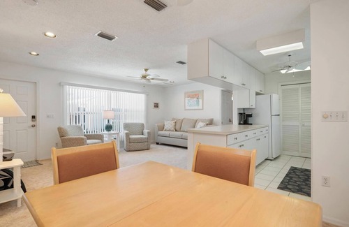Nokomis Condo | Steps from Exquisite Nokomis Beach with Family-Friendly Perks