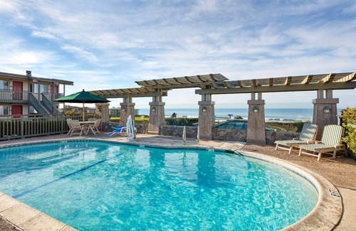 San Simeon Hotel | Peaceful Retreat Just Steps from the Ocean with Pool