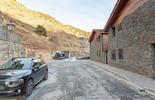 El Tarter Apartment | Convenient Access to El Tarter Ski Lift with Parking