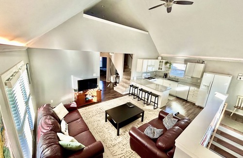 Chatham-Arch Apartment | Prime Location by Mass Ave & Bottleworks with Garage Parking