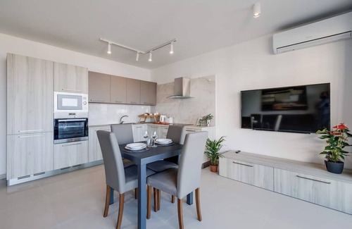 Għadira Apartment | Cozy 1-Bedroom Apartment in Il-Mellieħa with Kitchen