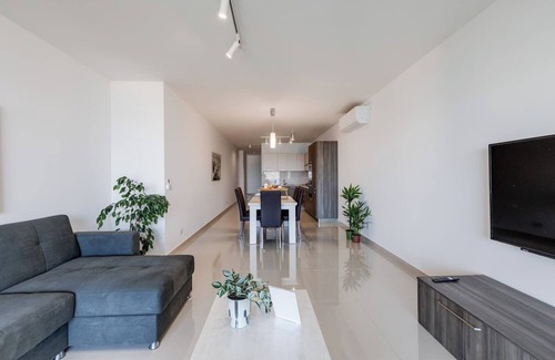 Għadira Apartment | Spacious 3-Bedroom Apartment in Beautiful Il-Mellieħa