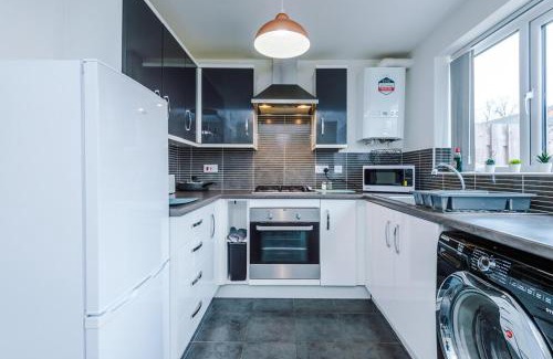 Chorlton-on-Medlock House | Steps from O2 Apollo, Ox road