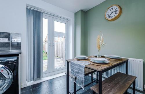 Chorlton-on-Medlock House | Steps from O2 Apollo, Ox road