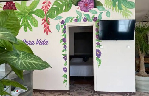 Garza House | Steps from Playa Garza is cheerful Casa Cambute