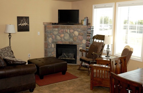 Ocean Shores Cottage | Beachside Retreat with Ocean Views & Pet-Friendly Perks