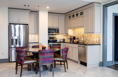 Central Business District Apartment | Inviting 2 Bedroom Signature Villa for 6 in New Orleans