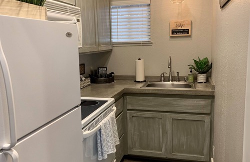 Murphys Cottage | Discover The Hillbilly Hideaway: Steps From Downtown Murphys