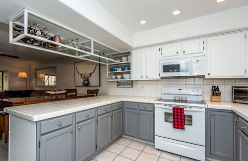 Bullhead City Condo | Inviting Riverfront Retreat: Cozy 2 Bed, Pool & Spa Access