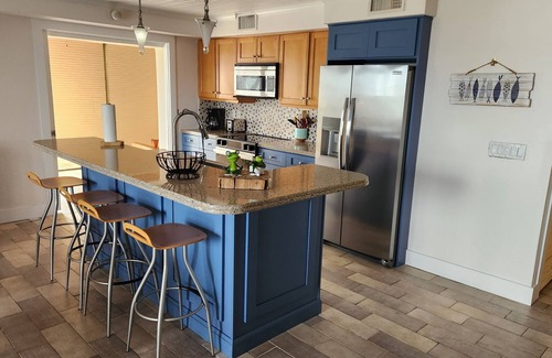 Longboat Key Condo | Picture-Perfect Bay Views Steps from the Water