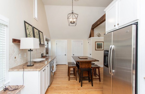 Saratoga Springs Condo | Convenient Stay Near Track & Downtown - Belmont Week Awaits!