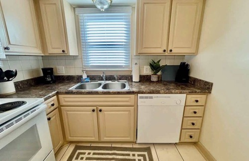 Joslyn Castle Apartment | Guest Rated 10/10! Cathedral 4 - Family-Friendly Stay