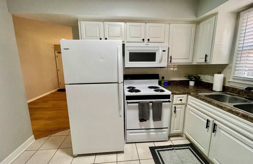 Joslyn Castle Apartment | Pet-Friendly Cathedral 1: Steps from UNMC Campus