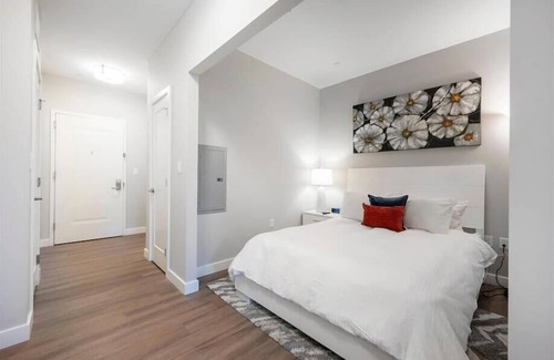 Central-Maverick Square - Paris Street Apartment | Waterfront Retreat | Private Studio with Premium Amenities