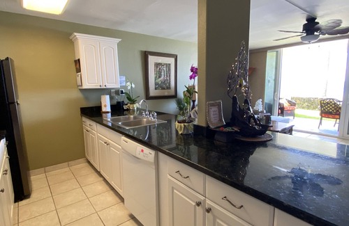 Kailua-Kona Condo | Oceanfront Oasis with Pool and Spa - Guest Rated 10/10