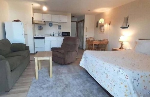 Wells Beach Condo | Beachside Bliss: Bellevue by the Sea Near Wells Beach