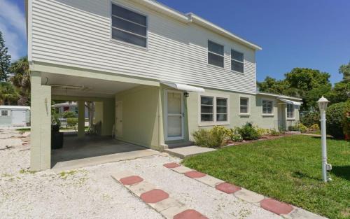 Siesta Key Village House | Unmatched Location Steps from Siesta Beach - 10/10 Rated!