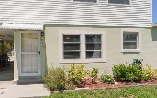 Siesta Key Village House | Unmatched Location Steps from Siesta Beach - 10/10 Rated!