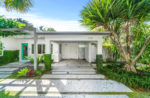 Birch Park Finger Streets House | Beachside Retreat with Heated Pool at Sugar Key Residences