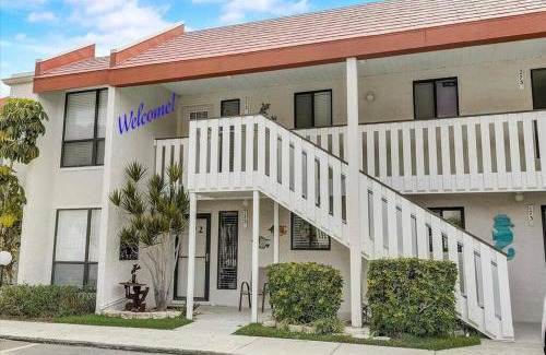 Bradenton Beach Apartment | Beachside Retreat with Pool and Ocean View Amenities