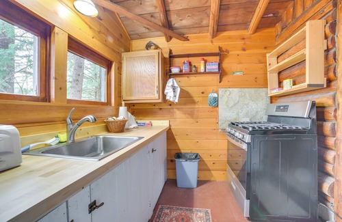 Levering Cottage | Steps to Beach: Lake Cabin Retreat in Levering!