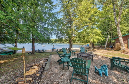 Levering Cottage | Steps to Beach: Lake Cabin Retreat in Levering!