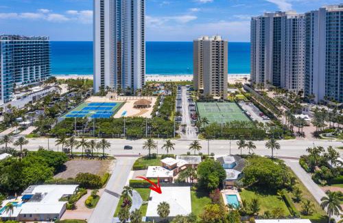 Singer Island House | Beachside Retreat with Chef's Kitchen and Private Lanai