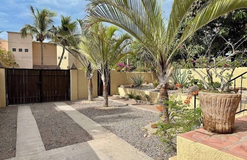 Loreto House | Beachside Retreat: Pet-Friendly, Spa Access & 10/10 Rating