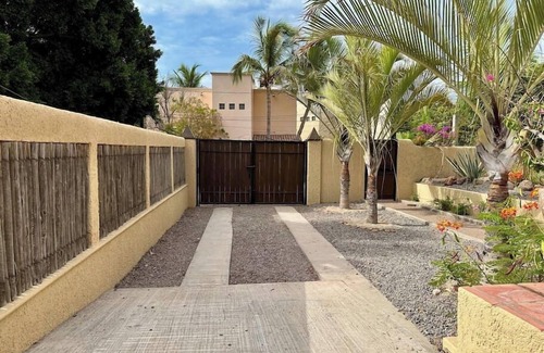 Loreto House | Beachside Retreat: Pet-Friendly, Spa Access & 10/10 Rating