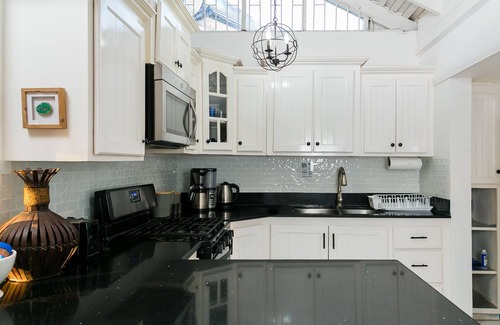 Silver Sands Villa | Beachfront Cottage with Ocean View & Kitchen Amenities