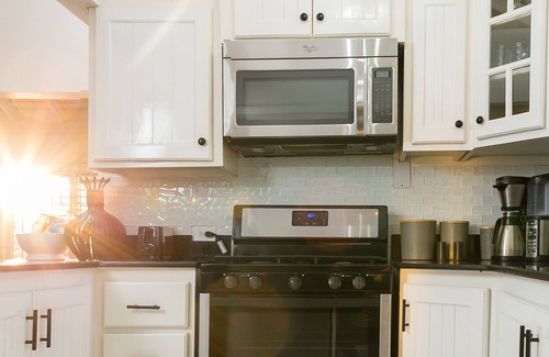 Silver Sands Villa | Beachfront Cottage with Ocean View & Kitchen Amenities