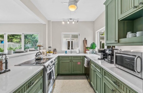Birch Park Finger Streets House | Unforgettable Stay Steps from Beach with Heated Pool