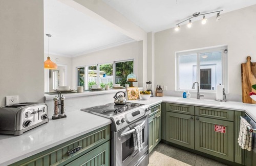 Birch Park Finger Streets House | Unforgettable Stay Steps from Beach with Heated Pool
