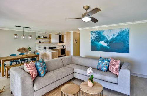 Shaka's Rock Apartment | Beachside Retreat: Family-Friendly with Pool & Dining Nearby