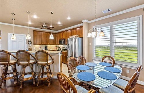 Bermuda Beach House | Beachfront Bliss: Cozy Retreat with Incredible Gulf Views