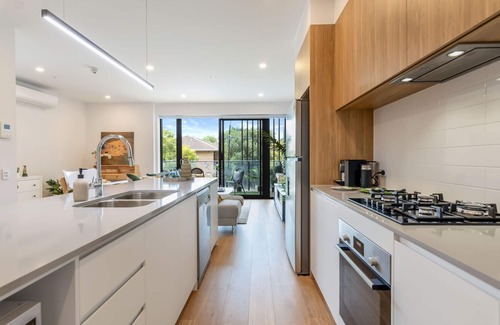 Fullarton Apartment | Chic 2-Bedroom Oasis Steps from City - Pet Friendly & Parking