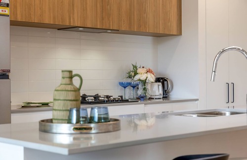 Fullarton Apartment | Chic 2-Bedroom Oasis Steps from City - Pet Friendly & Parking