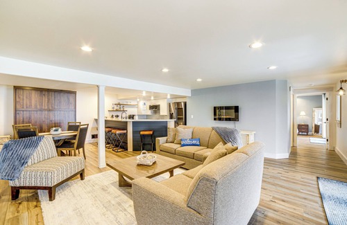 Clarklake Apartment | Steps to Clark Lake: Cozy Apartment w/Hot Tub