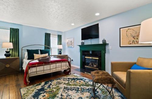 Hough House | Family-Friendly Retreat Near CLE Clinic - Pet Welcome!