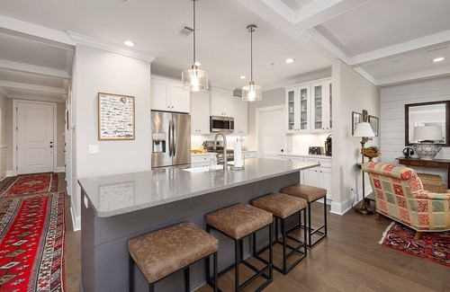 Epworth Acres Condo | Ideal Getaway Steps from Gascoigne Park with Ocean Views