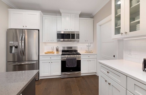 Epworth Acres Condo | Ideal Getaway Steps from Gascoigne Park with Ocean Views