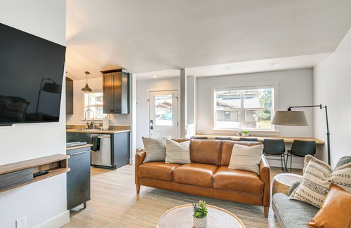 Pagosa Springs House | Steps to Lake + Kayaks: Remodeled Townhome with AC