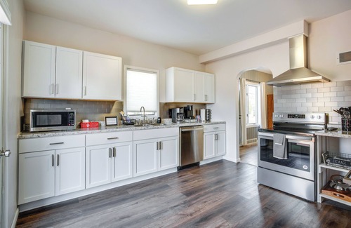 Manitowoc House | Perfect Manitowoc Retreat: Steps from Lake Michigan!